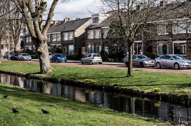 Straatbeeld van de Bomenbuurt in Alphen aan den Rijn