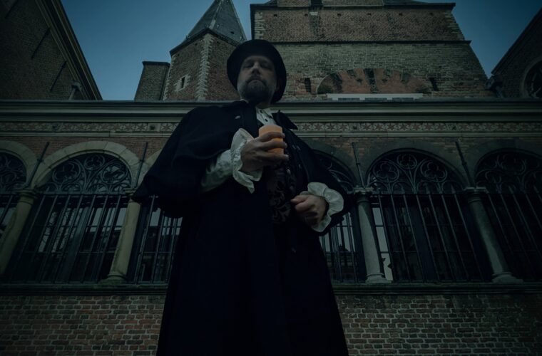 Officiële promotiefoto bij Wat het daglicht niet kan verdragen.