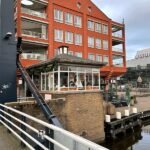 Stadsbeeld van Alphen aan den Rijn ter illustratie; geen foto van de werkplek.