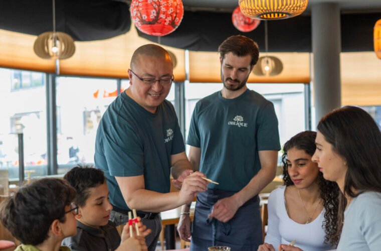 Gasten dineren bij Oblique Fusion Dining in Den Haag