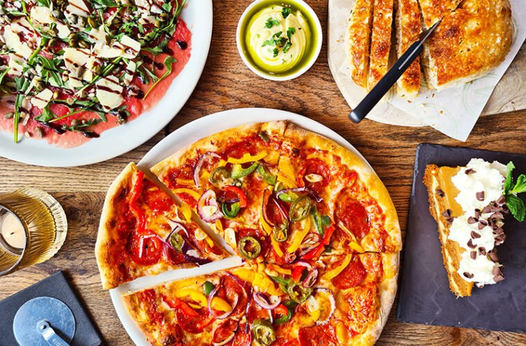 Pizza en andere gerechten van Woodstone Pizza and Wine