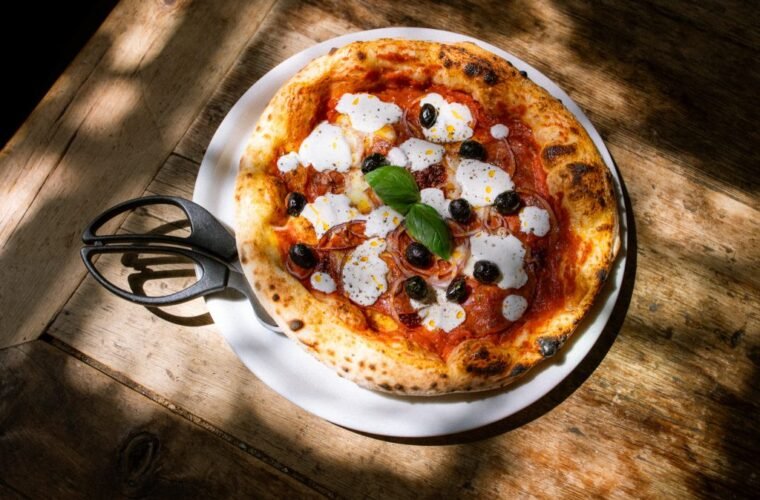 Pizza op de officiële menufoto van Restaurant City Hall