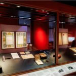 Vitrines met collectie in Rijksmuseum Boerhaave Leiden